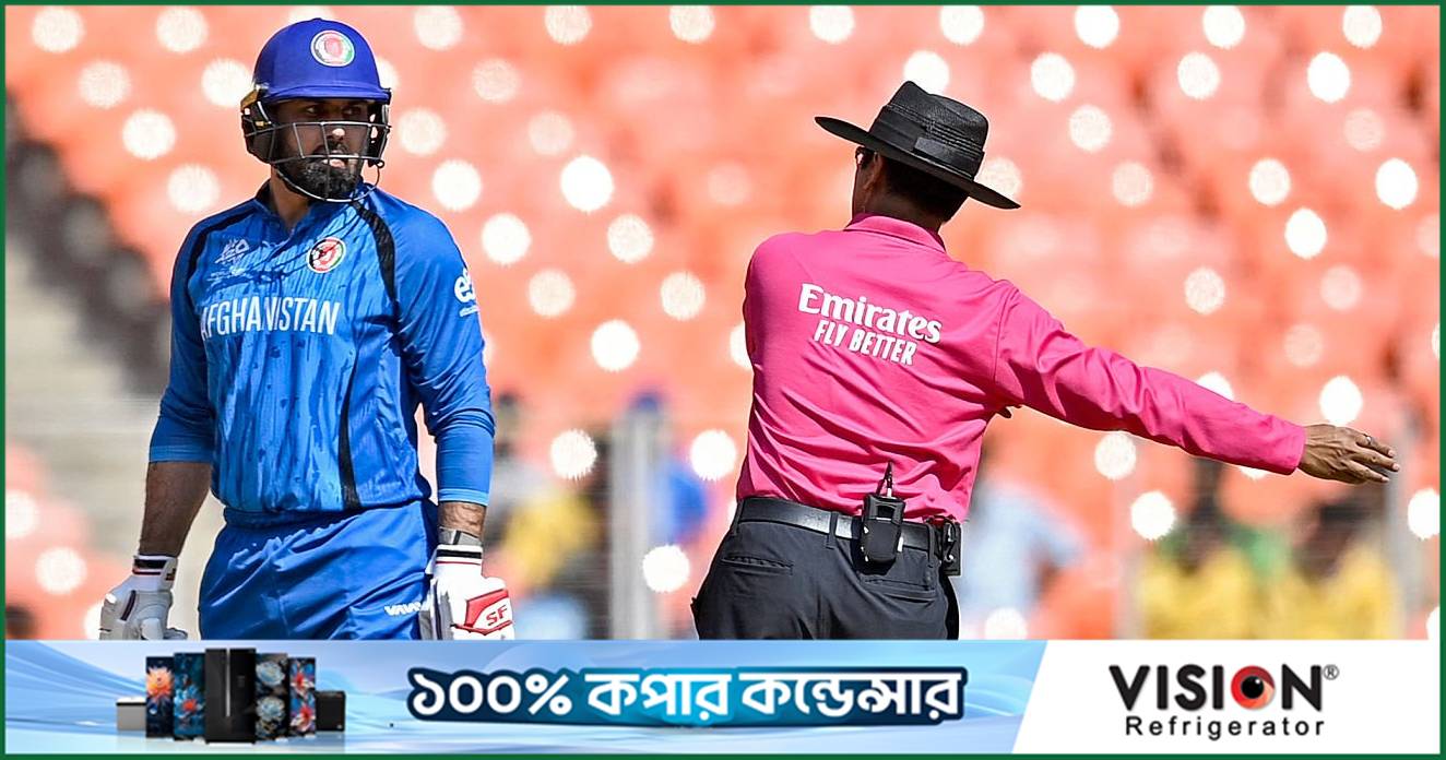 সৈকতদের সাথে তর্কে জড়িয়ে শাস্তি পেলেন নবী